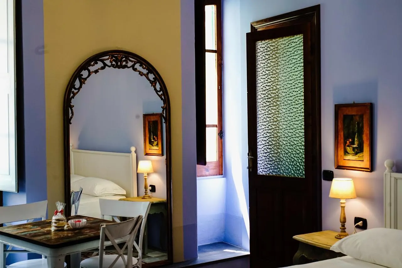 Sofia Family Suites Carloforte  Affittacamere Carloforte (Isola di San Pietro)